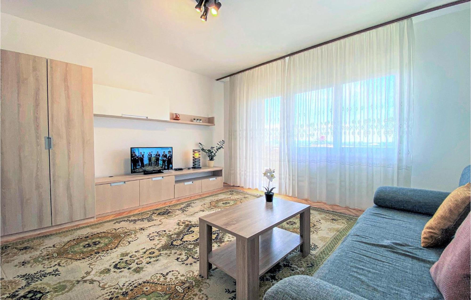 1 Bedroom Nice Apartment In Kastel Sucurac Kaštela Exterior foto